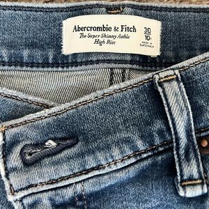 Abercrombie AF super skinny high rise straight jean 10
